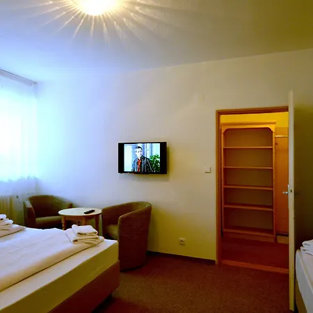 Lenka فندق Špindlerŭv Mlýn